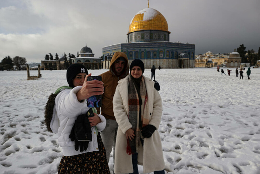 Fenomen rar în Israel: Zăpada a acoperit străzile din Ierusalim şi Cisiordania. FOTO și VIDEO - Imaginea 22