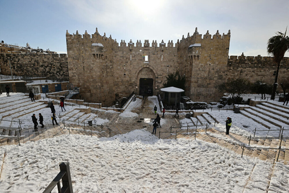 Fenomen rar în Israel: Zăpada a acoperit străzile din Ierusalim şi Cisiordania. FOTO și VIDEO - Imaginea 27