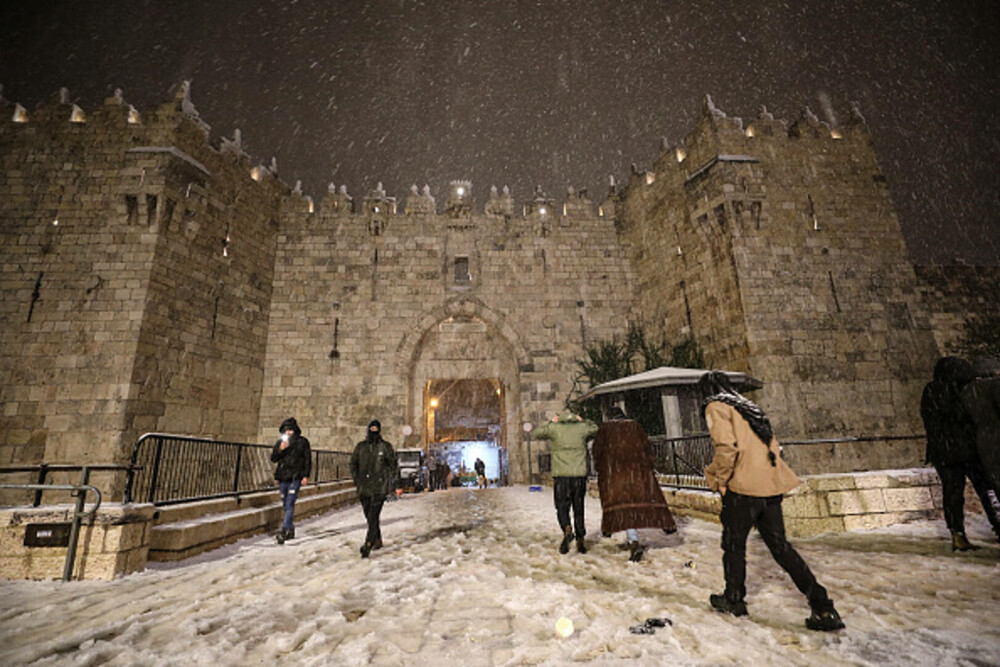 Fenomen rar în Israel: Zăpada a acoperit străzile din Ierusalim şi Cisiordania. FOTO și VIDEO - Imaginea 31