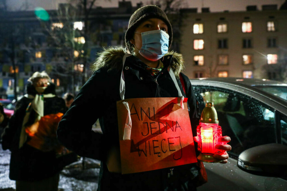 Proteste în Polonia. O femeie a murit după ce i s-a refuzat avortul, deși inima unuia dintre gemeni a încetat să bată - Imaginea 1