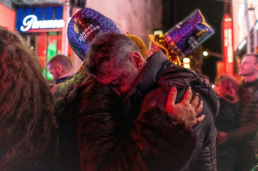 Revelion 2023, în imagini. De la New York la Kiev, lumea a intrat în noul an cu speranță şi a lăsat în urmă un an furtunos - Imaginea 14