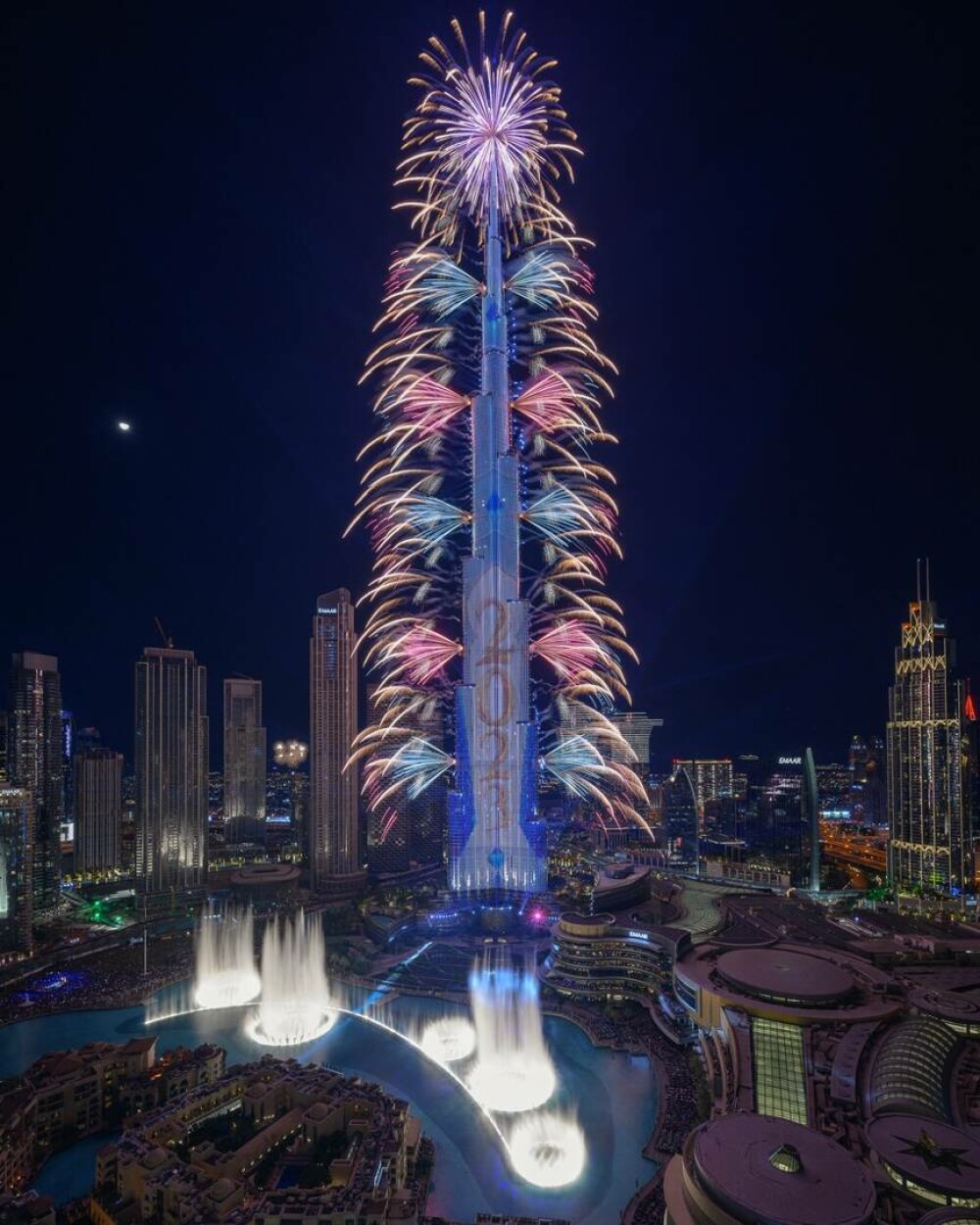 13 ani de la inaugurarea celei mai mari clădiri din lume - Burj Khalifa. Imagini de atunci și de acum | GALERIE FOTO - Imaginea 18