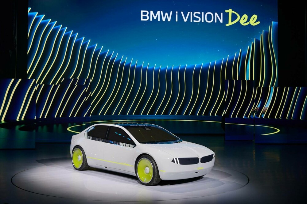 BMW a prezentat mașina care vorbește și își schimbă culoarea. Cum arată bolidul care nu are ecrane pe bord GALERIE FOTO - Imaginea 11