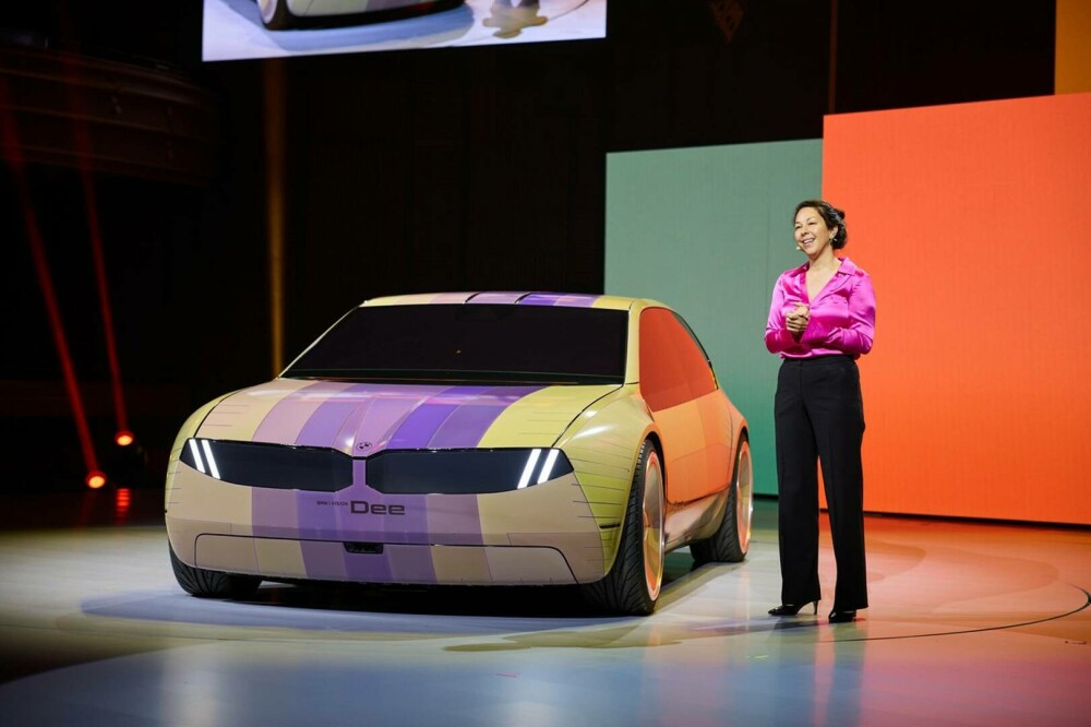 BMW a prezentat mașina care vorbește și își schimbă culoarea. Cum arată bolidul care nu are ecrane pe bord GALERIE FOTO - Imaginea 19