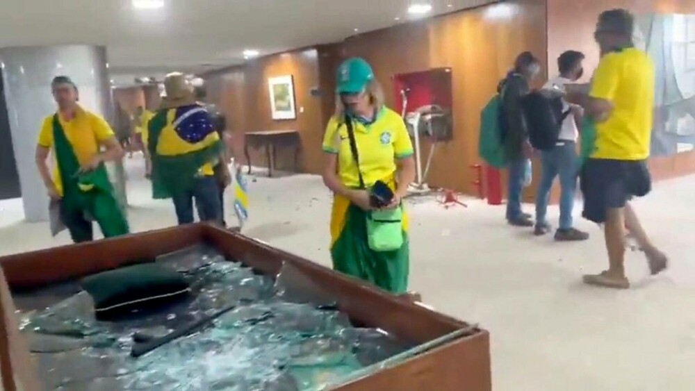 Lula a mers la Palatul Prezidenţial, devastat de susţinătorii lui Bolsonaro. „Puciștii vor fi pedepsiți” - Imaginea 2