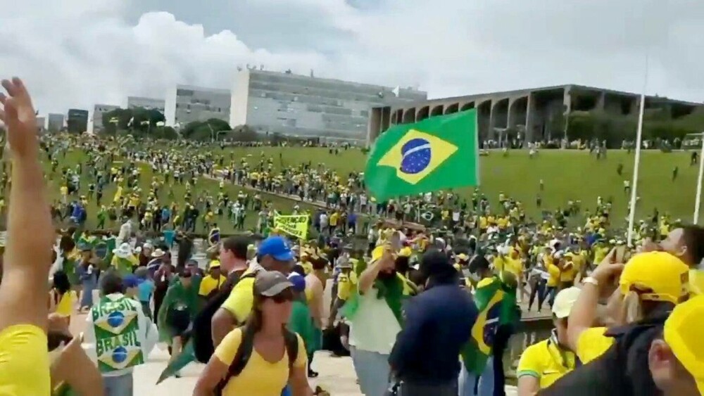 Lula a mers la Palatul Prezidenţial, devastat de susţinătorii lui Bolsonaro. „Puciștii vor fi pedepsiți” - Imaginea 5