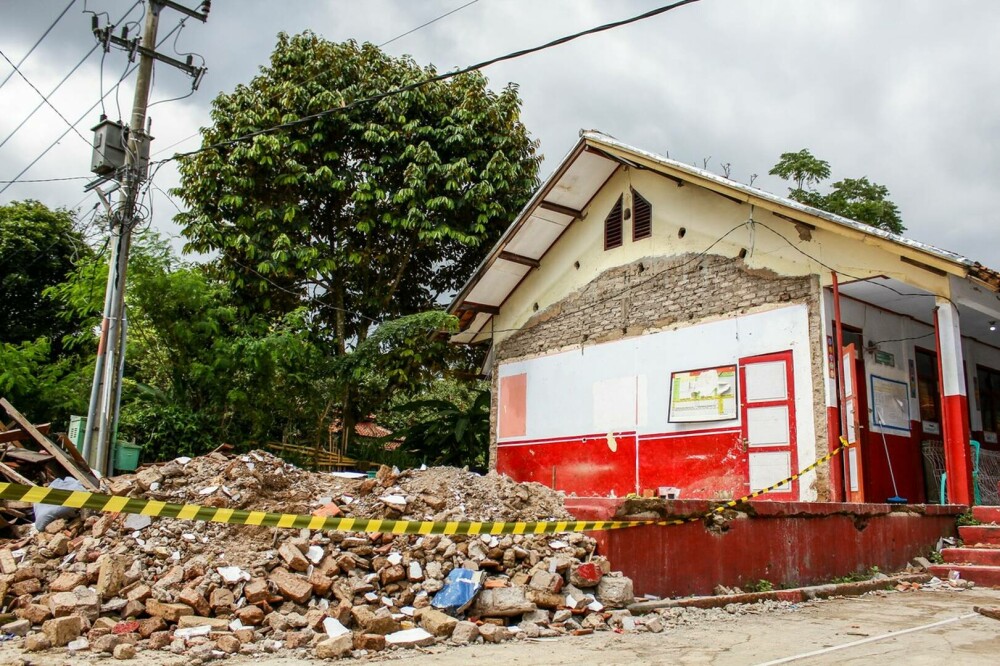 Distrugeri după cutremurul de magnitudine 7,6 care a lovit Indonezia. Unda de șoc, resimțită și în Australia. VIDEO - Imaginea 2