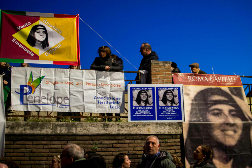 Aproximativ 200 de persoane au protestat în apropiere de Vatican pentru a cere adevărul despre dispariţia Emanuelei Orlandi - Imaginea 8