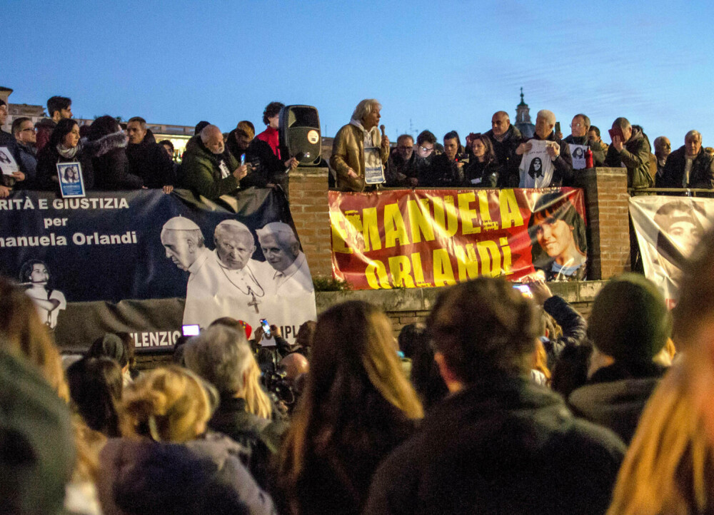 Aproximativ 200 de persoane au protestat în apropiere de Vatican pentru a cere adevărul despre dispariţia Emanuelei Orlandi - Imaginea 9