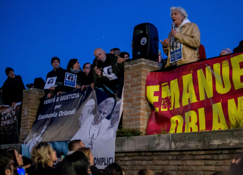 Aproximativ 200 de persoane au protestat în apropiere de Vatican pentru a cere adevărul despre dispariţia Emanuelei Orlandi - Imaginea 10