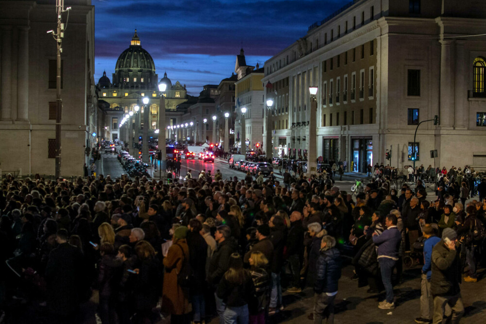 Aproximativ 200 de persoane au protestat în apropiere de Vatican pentru a cere adevărul despre dispariţia Emanuelei Orlandi - Imaginea 11