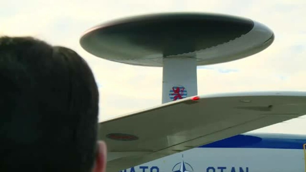 VIDEO. Prima aeronavă NATO de supraveghere a ajuns la București. Avioanele AWACS se află în misiune - Imaginea 6