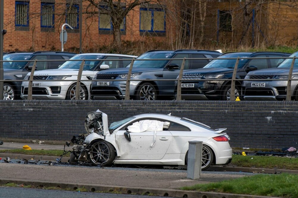 O mamă și fiica ei de 4 ani, ucise pe trotuar după ce șoferul unui Audi s-a luat la întrecere cu un BMW - Imaginea 2