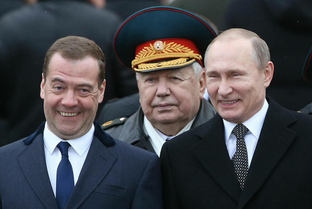 Cine este Dmitri Medvedev, omul care l-a făcut pe Donald Trump să trimită două submarine nucleare în apropierea Rusiei - Imaginea 6