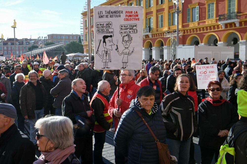 Ciocniri între manifestanţi şi forţe de ordine la Paris. Protestatarii sunt nemulțumiți de creșterea vârstei de pensionare - Imaginea 2