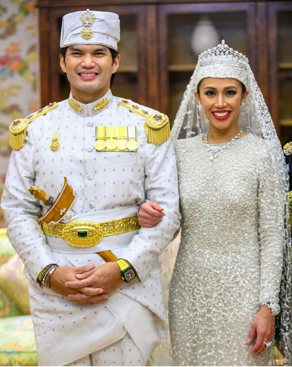 Nuntă regală fastuoasă în Brunei. Prințesa Azemah Bolkiah s-a căsătorit cu verișorul ei, prințul Muda Bahar - GALERIE FOTO - Imaginea 1