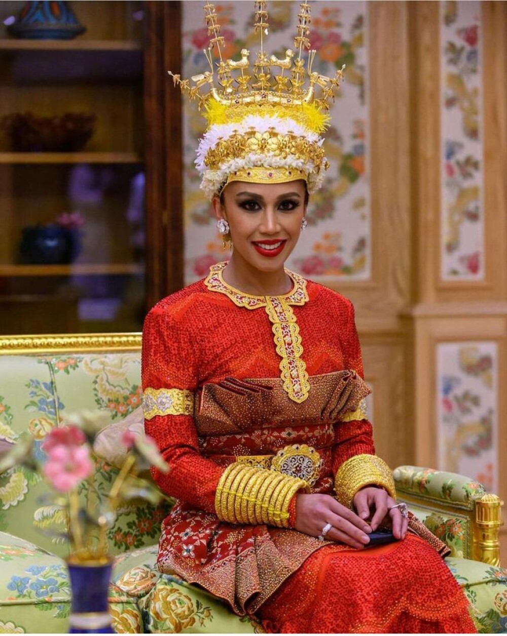 Nuntă regală fastuoasă în Brunei. Prințesa Azemah Bolkiah s-a căsătorit cu verișorul ei, prințul Muda Bahar - GALERIE FOTO - Imaginea 9