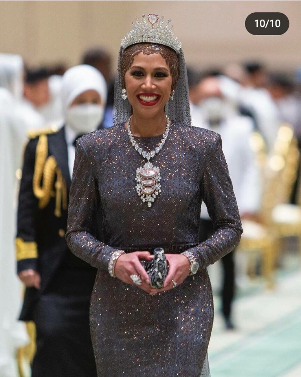 Nuntă regală fastuoasă în Brunei. Prințesa Azemah Bolkiah s-a căsătorit cu verișorul ei, prințul Muda Bahar - GALERIE FOTO - Imaginea 11