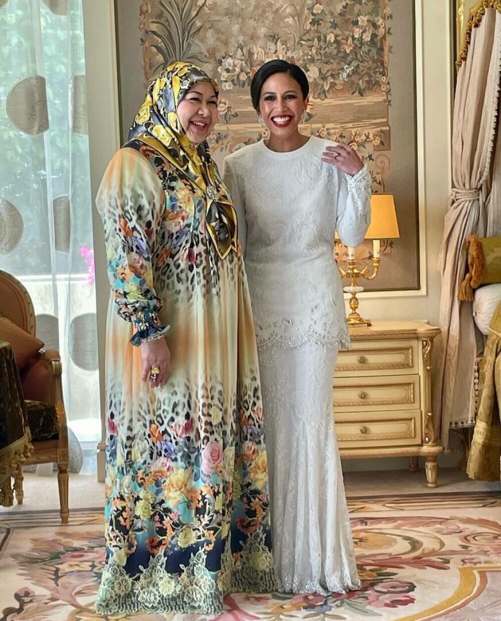 Nuntă regală fastuoasă în Brunei. Prințesa Azemah Bolkiah s-a căsătorit cu verișorul ei, prințul Muda Bahar - GALERIE FOTO - Imaginea 12