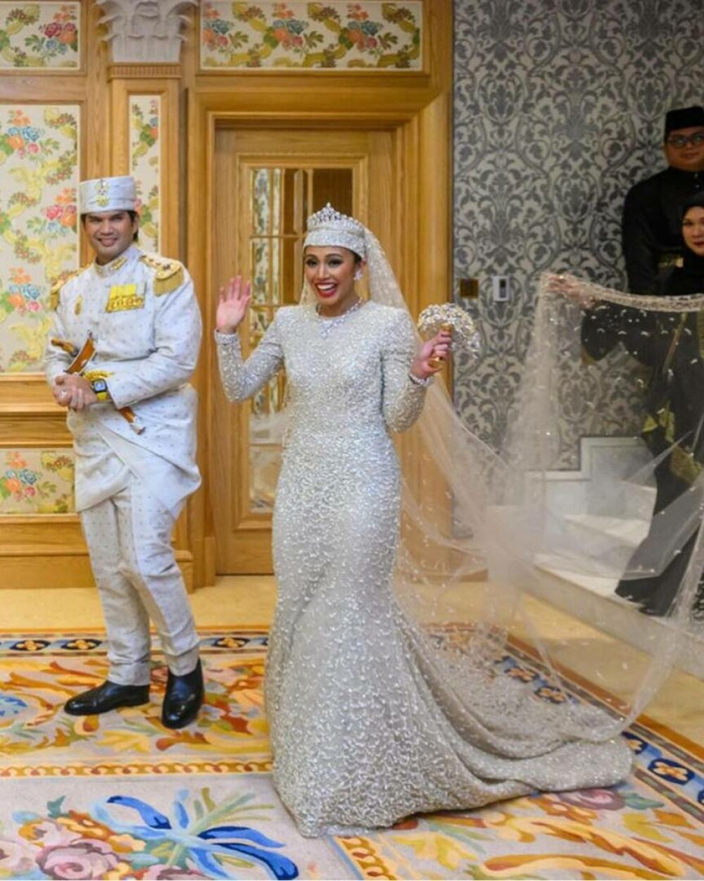 Nuntă regală fastuoasă în Brunei. Prințesa Azemah Bolkiah s-a căsătorit cu verișorul ei, prințul Muda Bahar - GALERIE FOTO - Imaginea 13