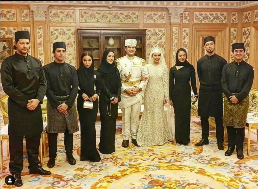 Nuntă regală fastuoasă în Brunei. Prințesa Azemah Bolkiah s-a căsătorit cu verișorul ei, prințul Muda Bahar - GALERIE FOTO - Imaginea 16