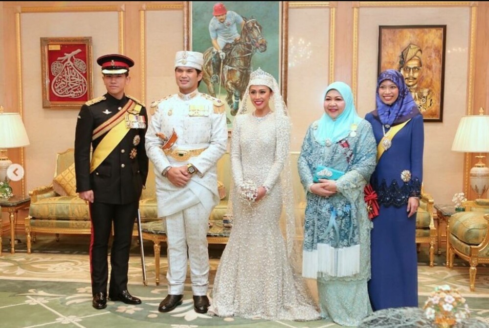 Nuntă regală fastuoasă în Brunei. Prințesa Azemah Bolkiah s-a căsătorit cu verișorul ei, prințul Muda Bahar - GALERIE FOTO - Imaginea 18