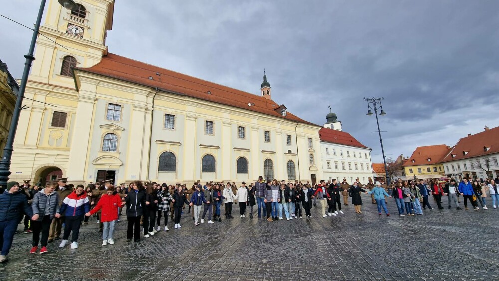 Autoritățile din Sibiu au sărbătorit Mica Unire mai devreme. PSD: Acum sunt plecați în minivacanță. GALERIE FOTO - Imaginea 3