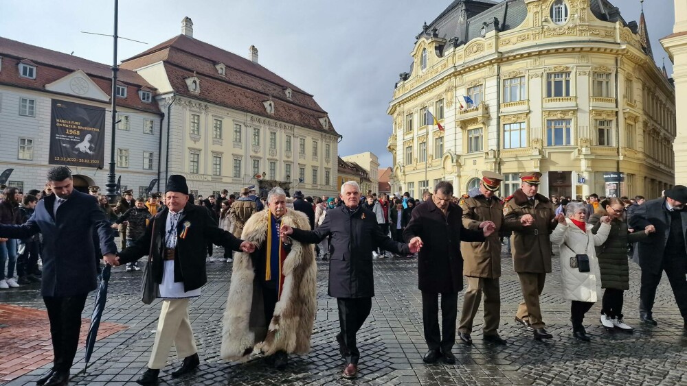 Autoritățile din Sibiu au sărbătorit Mica Unire mai devreme. PSD: Acum sunt plecați în minivacanță. GALERIE FOTO - Imaginea 7