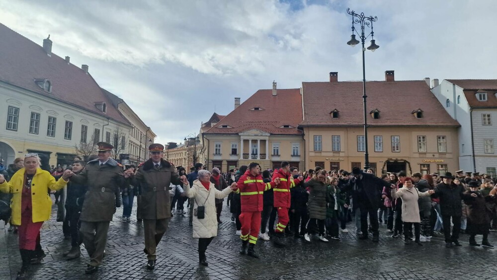 Autoritățile din Sibiu au sărbătorit Mica Unire mai devreme. PSD: Acum sunt plecați în minivacanță. GALERIE FOTO - Imaginea 11