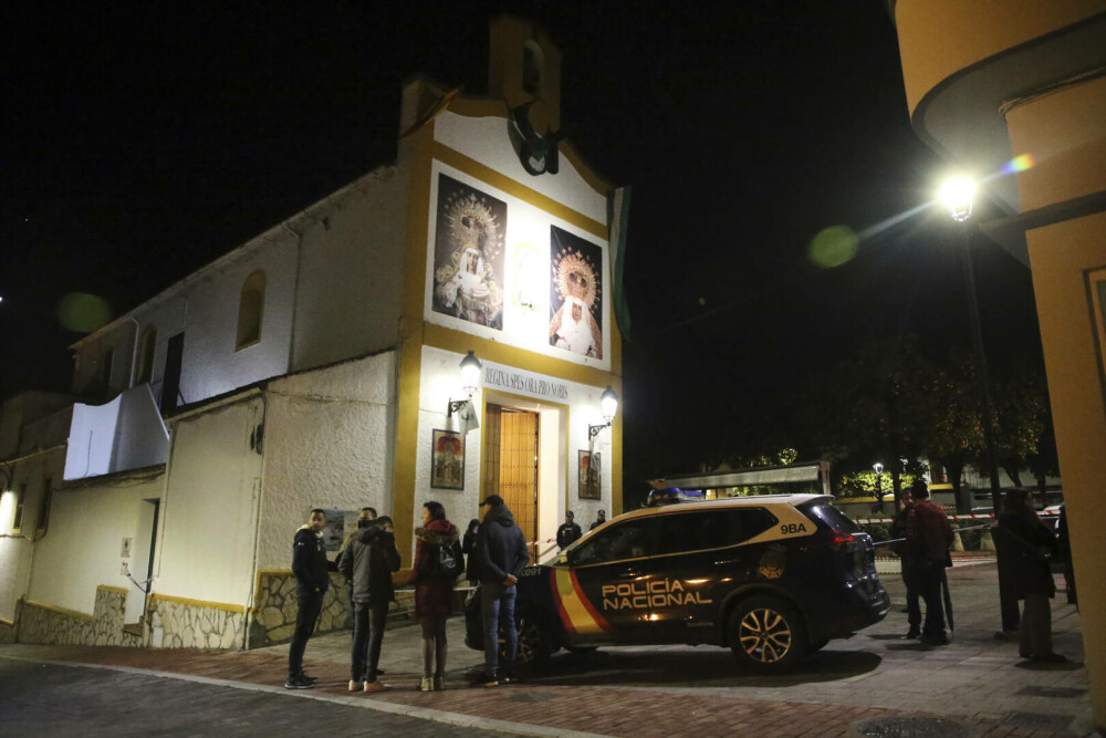 Cine este bărbatul care a atacat cu maceta mai mulţi oameni din două biserici, în Spania. Un preot a fost ucis - Imaginea 5