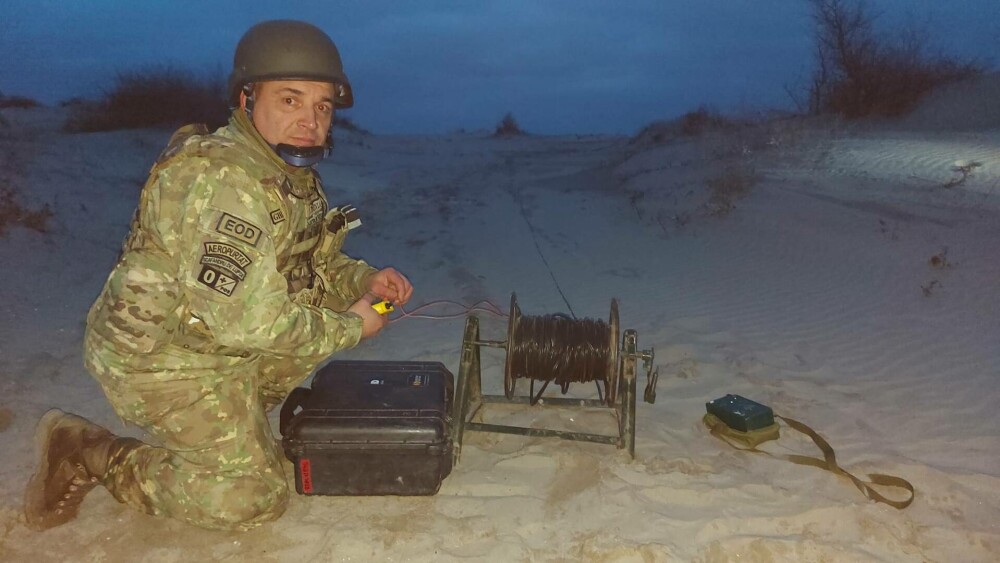 Mina marină descoperită de poliţiştii de frontieră pe plajă, în zona localităţii Sfântu Gheorghe, neutralizată - Imaginea 11