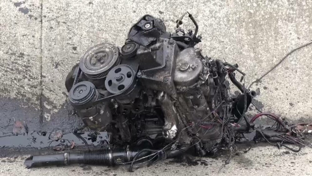 Un bărbat se luptă pentru viață, după ce mașina lui a fost izbită de un TIR. Motorul a fost găsit la 10 metri distanță - Imaginea 8