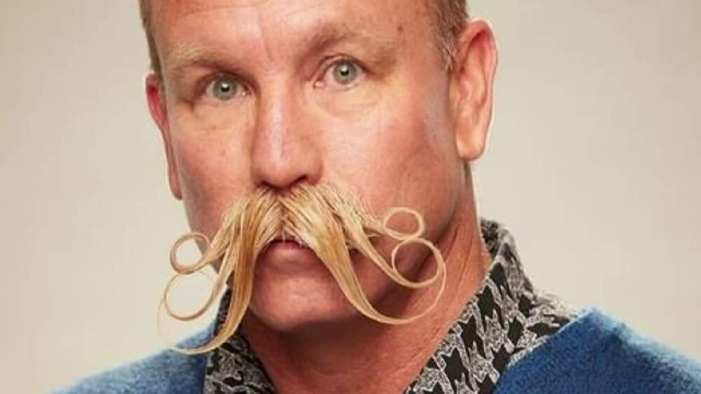 Cum a ajuns un bărbat să câștige bani frumoși pentru mustața sa. Soția este nemulțumită | GALERIE FOTO - Imaginea 1