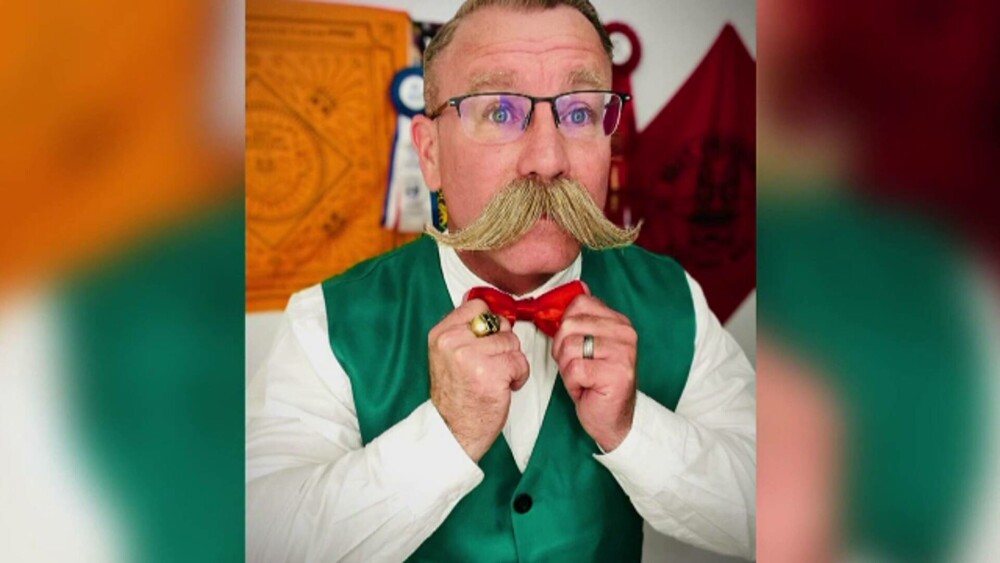 Cum a ajuns un bărbat să câștige bani frumoși pentru mustața sa. Soția este nemulțumită | GALERIE FOTO - Imaginea 5