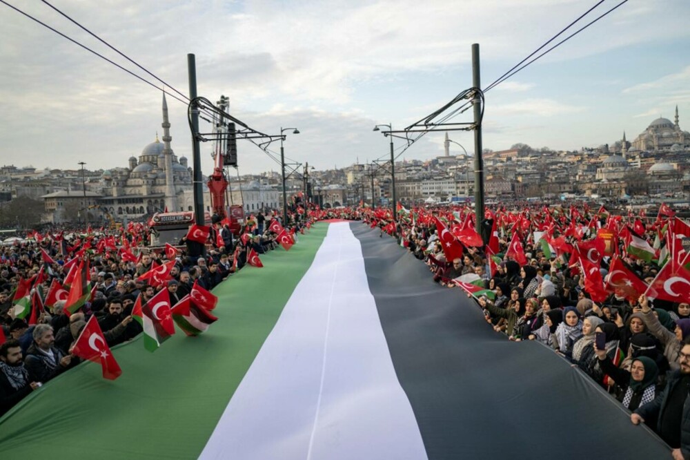 Erdogan a scos în stradă zeci de mii de oameni în prima zi a anului. Manifestație pro-Palestina de amploare. FOTO&VIDEO - Imaginea 4