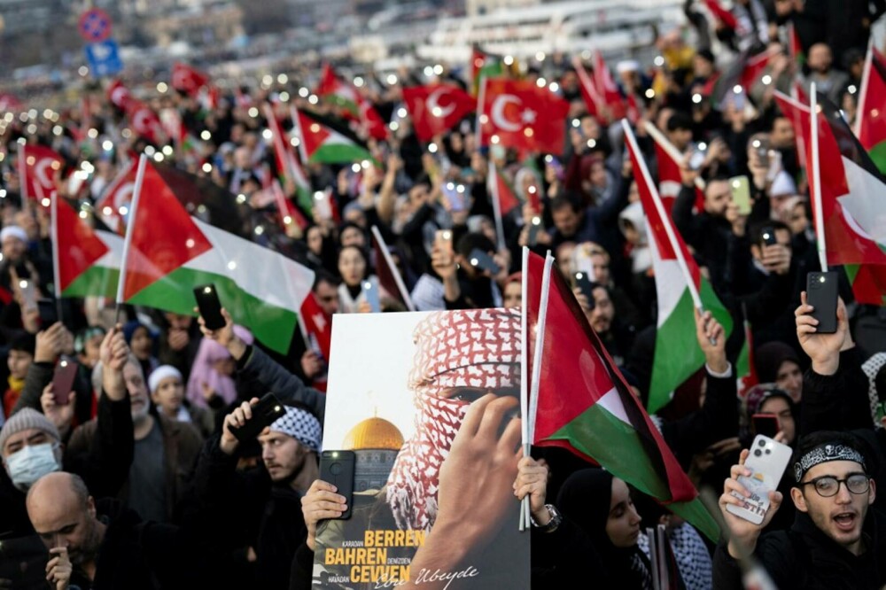 Erdogan a scos în stradă zeci de mii de oameni în prima zi a anului. Manifestație pro-Palestina de amploare. FOTO&VIDEO - Imaginea 5