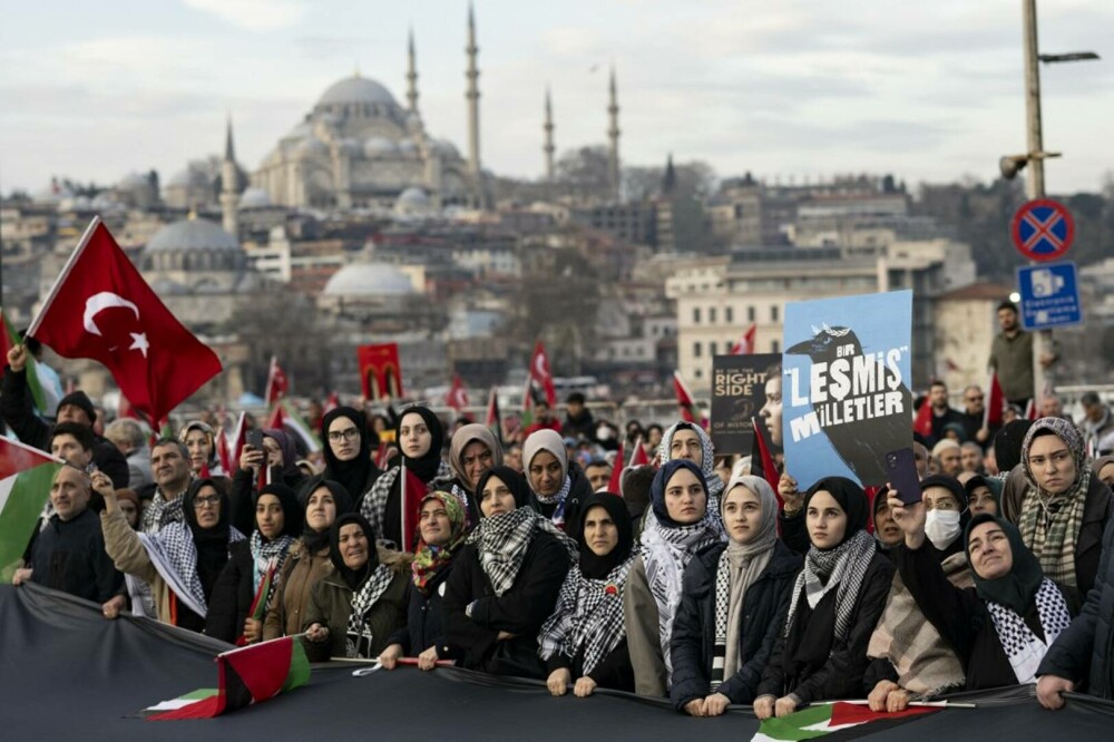 Erdogan a scos în stradă zeci de mii de oameni în prima zi a anului. Manifestație pro-Palestina de amploare. FOTO&VIDEO - Imaginea 7