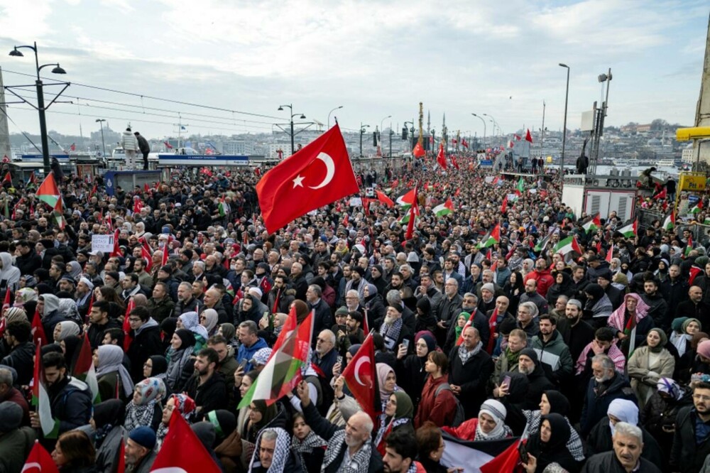 Erdogan a scos în stradă zeci de mii de oameni în prima zi a anului. Manifestație pro-Palestina de amploare. FOTO&VIDEO - Imaginea 10