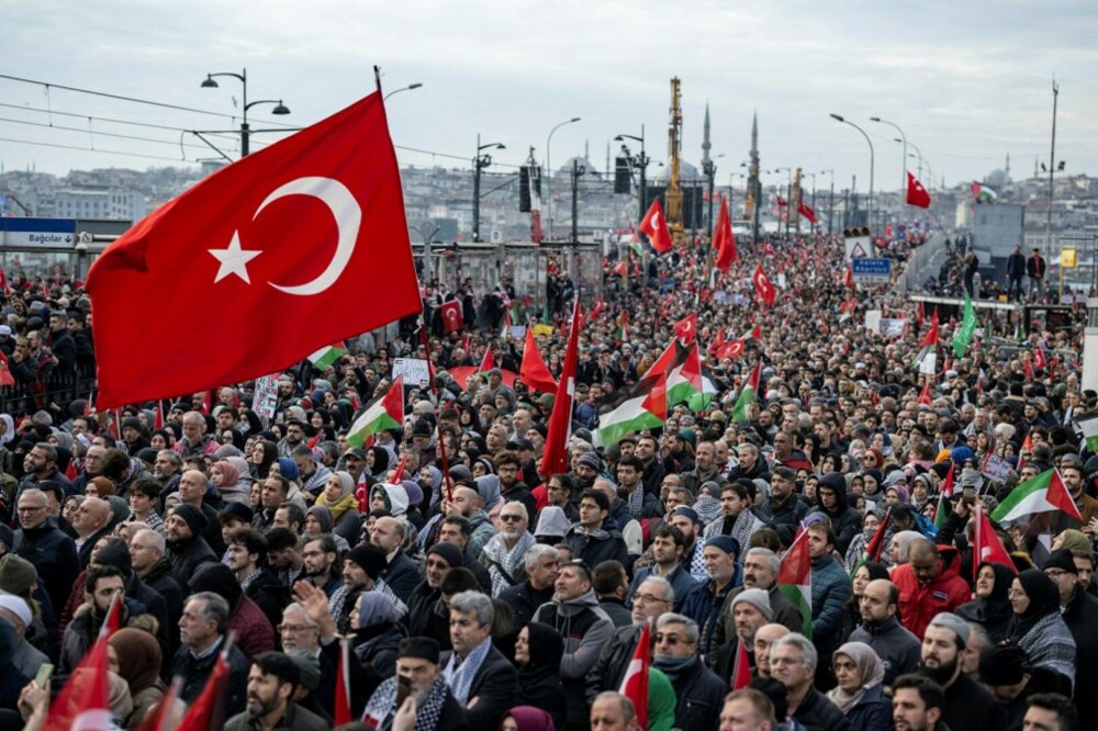 Erdogan a scos în stradă zeci de mii de oameni în prima zi a anului. Manifestație pro-Palestina de amploare. FOTO&VIDEO - Imaginea 11