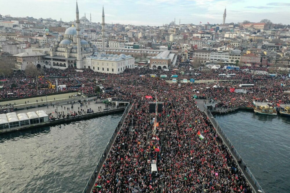 Erdogan a scos în stradă zeci de mii de oameni în prima zi a anului. Manifestație pro-Palestina de amploare. FOTO&VIDEO - Imaginea 14