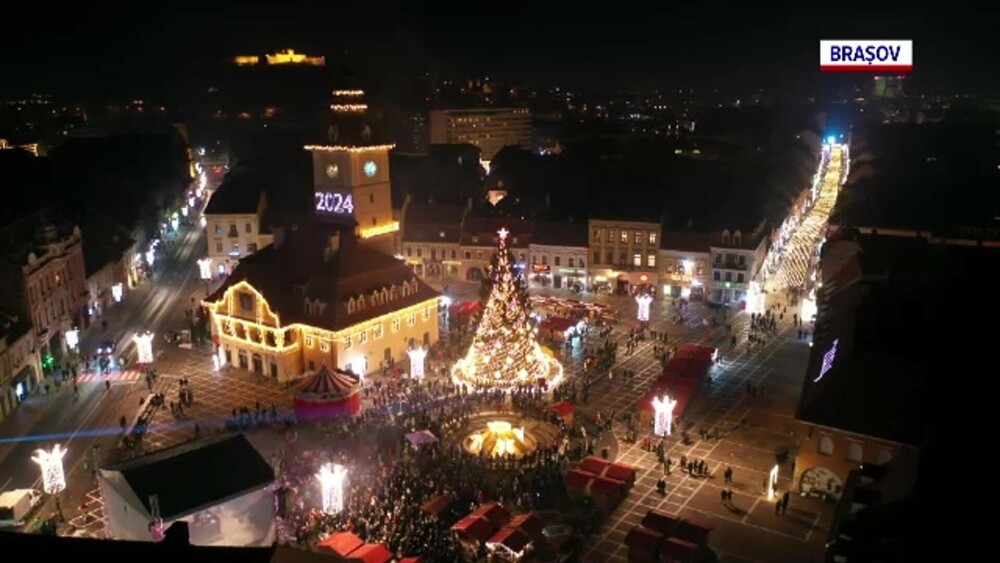 România a trecut în 2024 cu entuziasm și petreceri în marile orașe. În Brașov, show de artificii și lasere timp de 8 minute - Imaginea 3