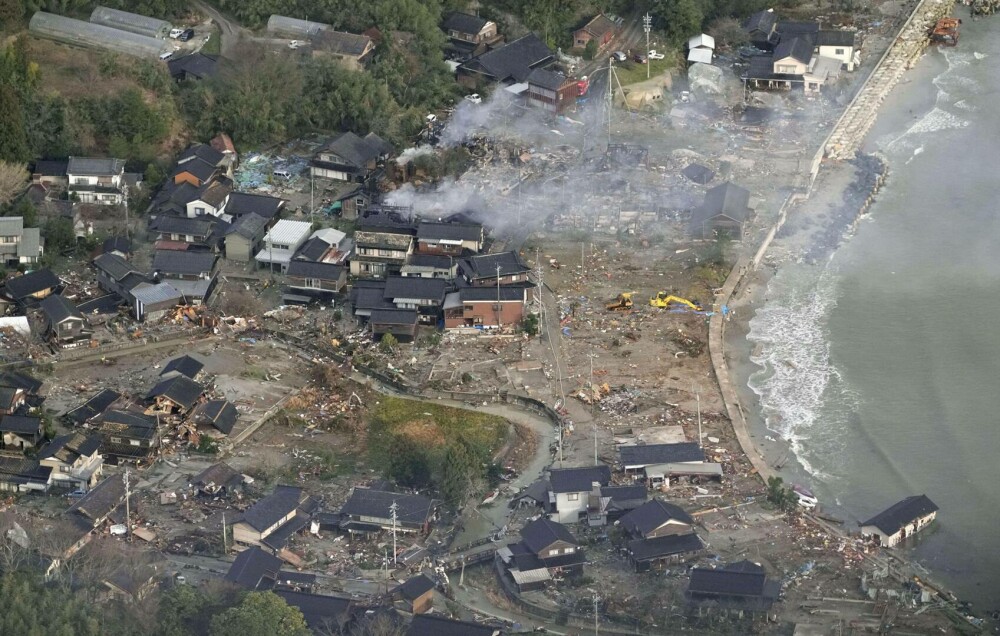 Imagini din satelit arată amploarea dezastrului din Japonia. Pământul s-a ridicat cu 4 metri. „Situația este catastrofală” - Imaginea 18