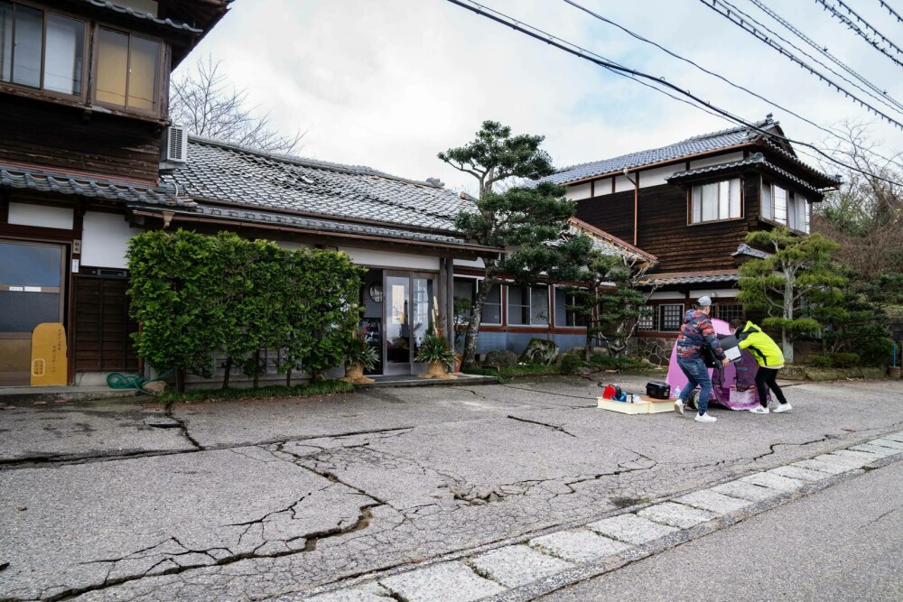 Cel puțin 48 de morți în Japonia, după cutremurul de 7,6. Cursă contracronometru pentru găsirea supravieţuitorilor - Imaginea 33