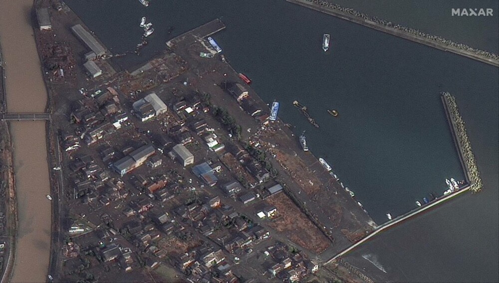 Imagini din satelit arată amploarea dezastrului din Japonia. Pământul s-a ridicat cu 4 metri. „Situația este catastrofală” - Imaginea 1