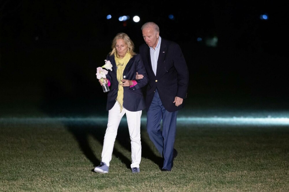 „Este roşu ca sfecla”. Joe Biden, din nou în atenţia tabloidelor după vacanţa petrecută pe Insula Santa Cruz | FOTO - Imaginea 3