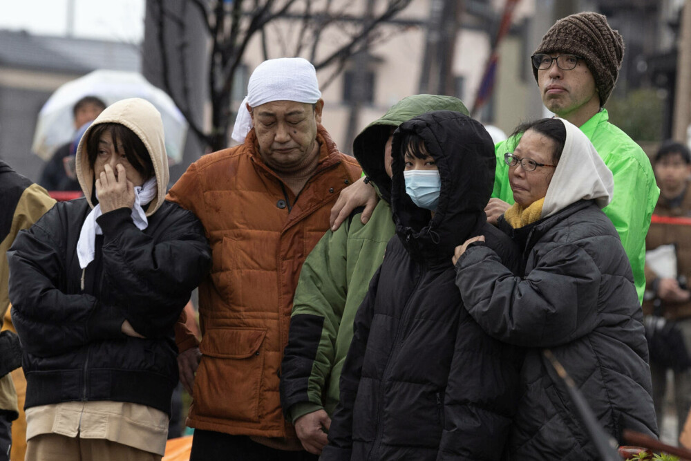 Nou bilanț al cutremurului devastator din Japonia. Cel puțin 161 de morţi şi 103 dispăruţi - Imaginea 4