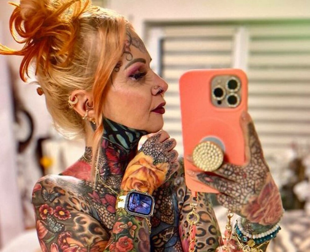 Bunicuța tatuată care a făcut furori pe internet cu felul în care arată. A cheltuit peste 26.000 de euro pe artă corporală - Imaginea 24