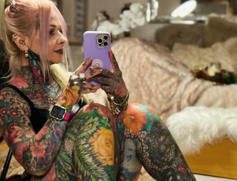 Bunicuța tatuată care a făcut furori pe internet cu felul în care arată. A cheltuit peste 26.000 de euro pe artă corporală - Imaginea 28
