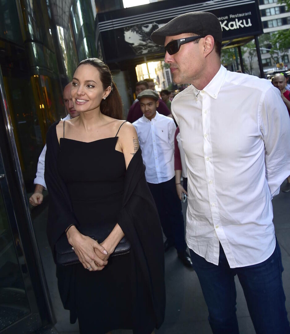 „Vreau să fiu acolo pentru ea.” Ce a declarat fratele Angelinei Jolie despre divorțul actriței și copiii acesteia - Imaginea 8