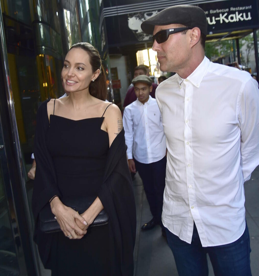 „Vreau să fiu acolo pentru ea.” Ce a declarat fratele Angelinei Jolie despre divorțul actriței și copiii acesteia - Imaginea 9